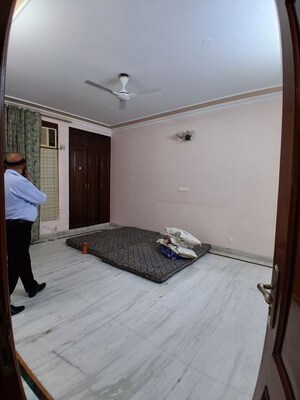 Bedroom in 3 BHK Builder Floor at Sector 31 – for Rent