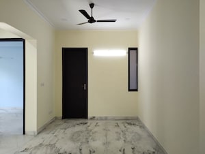 Room in 3 BHK Builder Floor at Sector 31 – for Rent