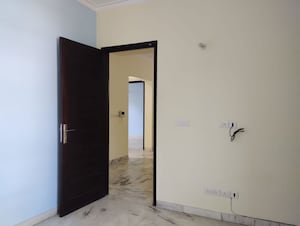 Room in 3 BHK Builder Floor at Sector 31 – for Rent
