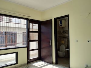 Room in 3 BHK Builder Floor at Sector 31 – for Rent