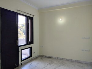 Room in 3 BHK Builder Floor at Sector 31 – for Rent