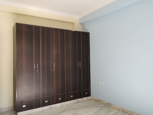 Room in 3 BHK Builder Floor at Sector 31 – for Rent