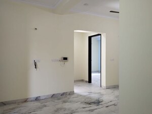 Room in 3 BHK Builder Floor at Sector 31 – for Rent