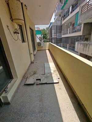 Balcony in 3 BHK Builder Floor at Sector 40 – for Rent