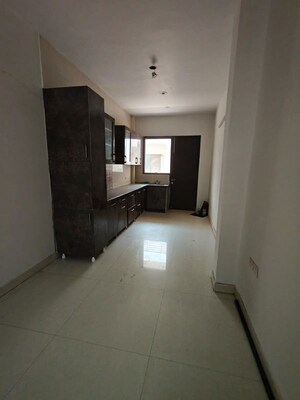 Room in 3 BHK Builder Floor at Sector 40 – for Rent