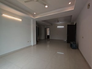 Room in 3 BHK Builder Floor at Sector 40 – for Rent