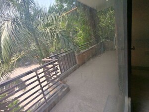 Balcony in 3 BHK Builder Floor at Sector 40 – for Rent