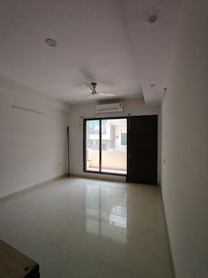 Room in 3 BHK Builder Floor at Sector 40 – for Rent