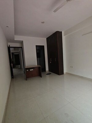 Room in 3 BHK Builder Floor at Sector 40 – for Rent