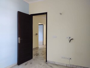 Room in 3 BHK Builder Floor at Sector 40 – for Rent