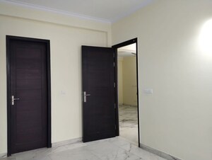 Room in 3 BHK Builder Floor at Sector 40 – for Rent