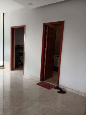 Room in 3 BHK Builder Floor at Sector 18 – for Rent