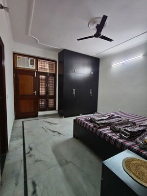 Bedroom in 3 BHK Builder Floor at Sector 40 – for Rent