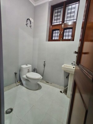 Bathroom in 3 BHK Builder Floor at Sector 40 – for Rent