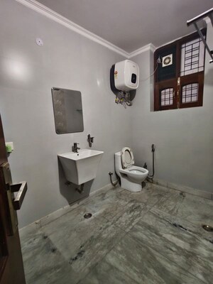 Team Area in 3 BHK Builder Floor at Sector 40 – for Rent