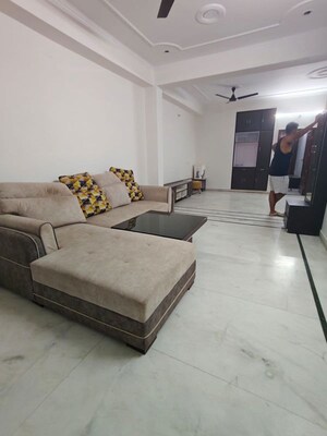 Bedroom in 3 BHK Builder Floor at Sector 40 – for Rent