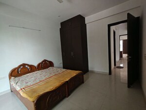 Bedroom in 3 BHK Builder Floor at Sector 40 – for Rent