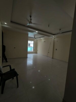 Team Area in 3 BHK Builder Floor at Sector 45 – for Rent