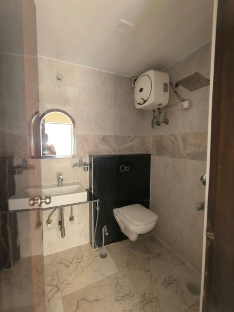 Bathroom, sector 45 3 Bedroom 1800 Sq.Ft. Builder Floor In Sector 45 Gurgaon 10501086