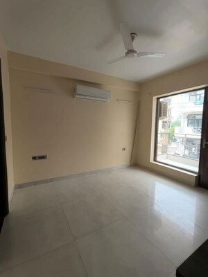 Room in 3 BHK Builder Floor at Sector 45 – for Rent