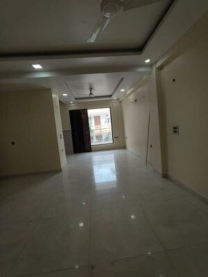 Room in 3 BHK Builder Floor at Sector 45 – for Rent