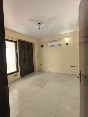Room in 3 BHK Builder Floor at Sector 45 – for Rent