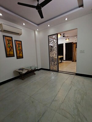 Room in 2.5 BHK Builder Floor at Sector 45 – for Rent
