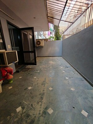 Parking in 2.5 BHK Builder Floor at Sector 45 – for Rent