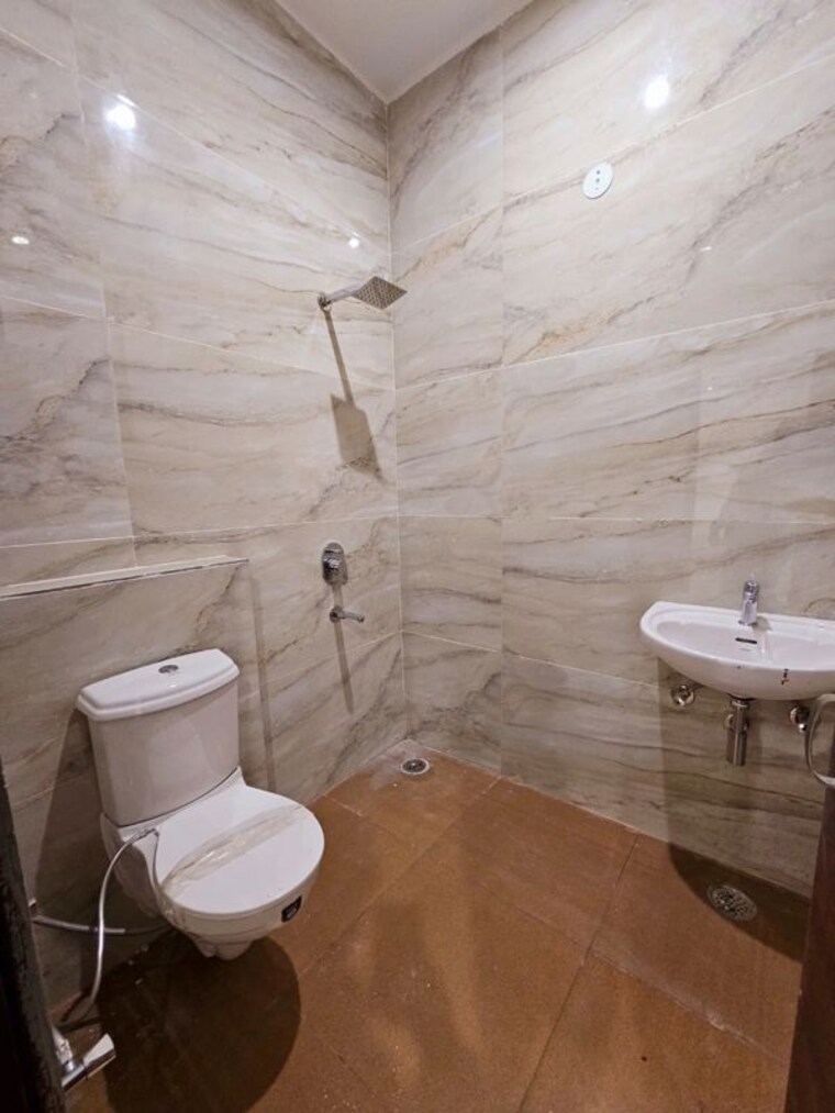 Bathroom, us-pine-homes 3 Bedroom 125 Sq.Ft. Apartment In Dhakoli Zirakpur 10501094