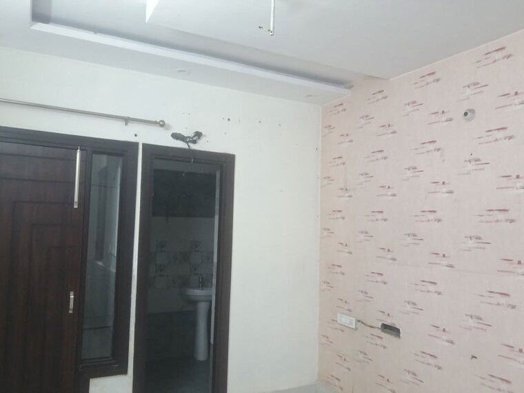 Other, guru-nanak-enclave 3 Bedroom 122 Sq.Yd. Builder Floor In Dhakoli Zirakpur 10442942