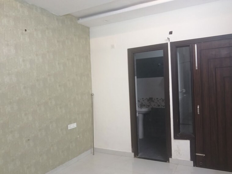 Room, guru-nanak-enclave 3 Bedroom 122 Sq.Yd. Builder Floor In Dhakoli Zirakpur 10442942
