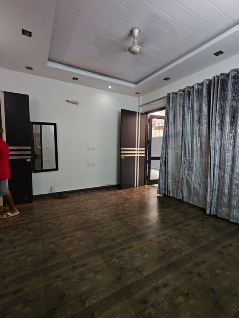 Room, sector 15 2.5 Bedroom 1500 Sq.Ft. Builder Floor In Sector 15 Gurgaon 10501100