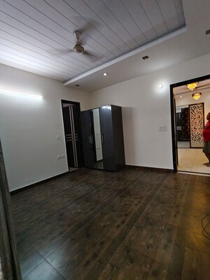 Room in 2.5 BHK Builder Floor at Sector 15 – for Rent