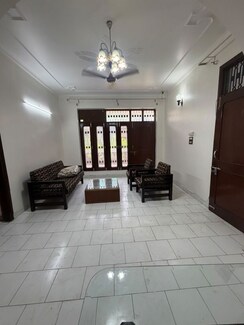 3.5 BHK + Study Room Builder Floor For Rent in Sector 15