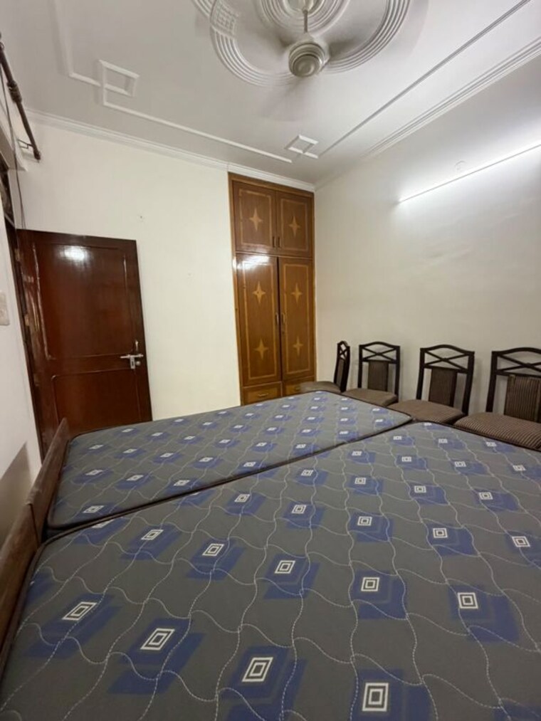 Bedroom, sector 15 3.5 Bedroom 1800 Sq.Ft. Builder Floor In Sector 15 Gurgaon 10501103