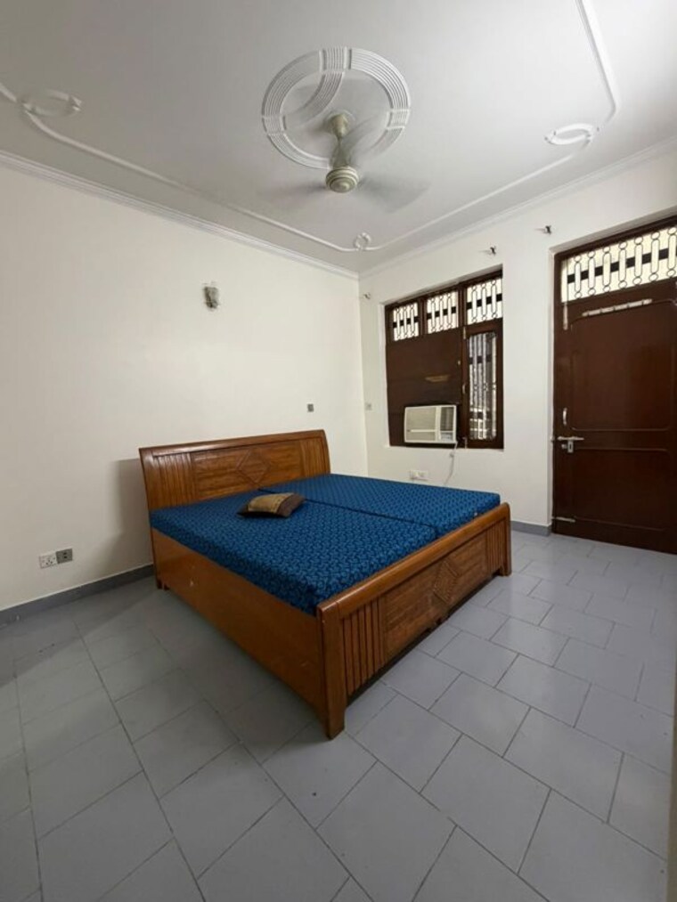 Bedroom, sector 15 3.5 Bedroom 1800 Sq.Ft. Builder Floor In Sector 15 Gurgaon 10501103
