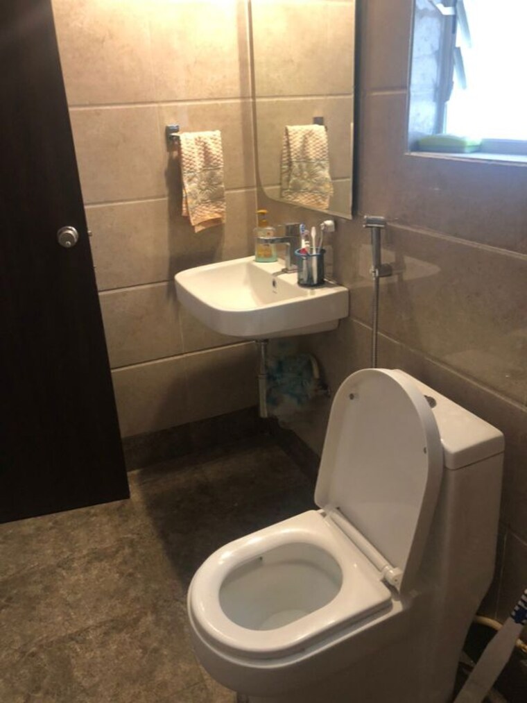 Bathroom, darode-q-homes 2 Bedroom 950 Sq.Ft. Apartment In Kharadi Pune 10501107
