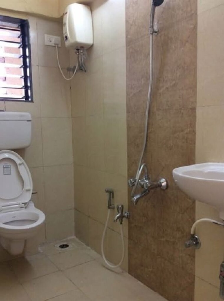 Bathroom, chembur colony Pg For Boys & Girls In Chembur Colony 10501110