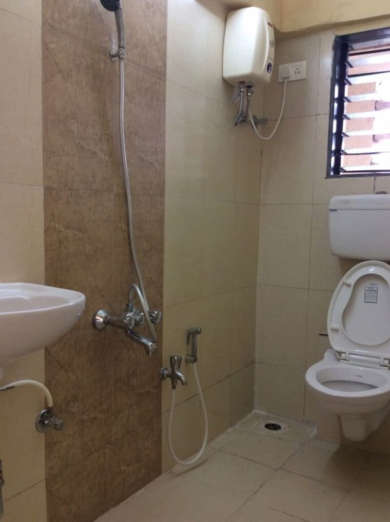 Bathroom, chembur colony Pg For Boys & Girls In Chembur Colony 10501110
