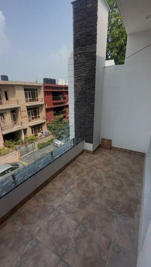 Balcony in 2 BHK Builder Floor at Sector 44 – for Rent