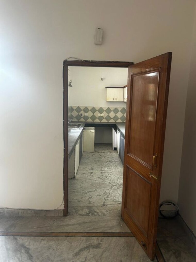Room, sector 10 3 Bedroom 2000 Sq.Ft. Builder Floor In Sector 10 Chandigarh 10501127