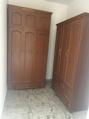 Room in 3 BHK Builder Floor at Sector 10 – for Rent