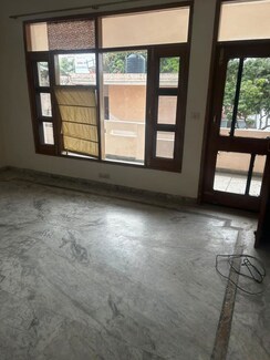 3 BHK Builder Floor For Rent in Sector 10