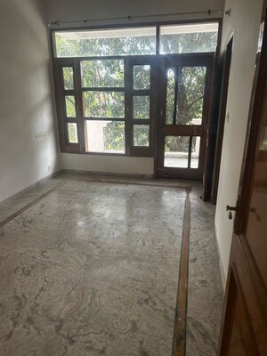 Room in 3 BHK Builder Floor at Sector 10 – for Rent