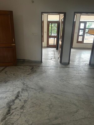 Room in 3 BHK Builder Floor at Sector 10 – for Rent