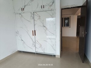 Room in 3 BHK Apartment at ILD Greens, Sector 37c – for Rent