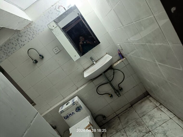 Bathroom, ild-greens 3 Bedroom 1974 Sq.Ft. Apartment In Sector 37c Gurgaon 10501141
