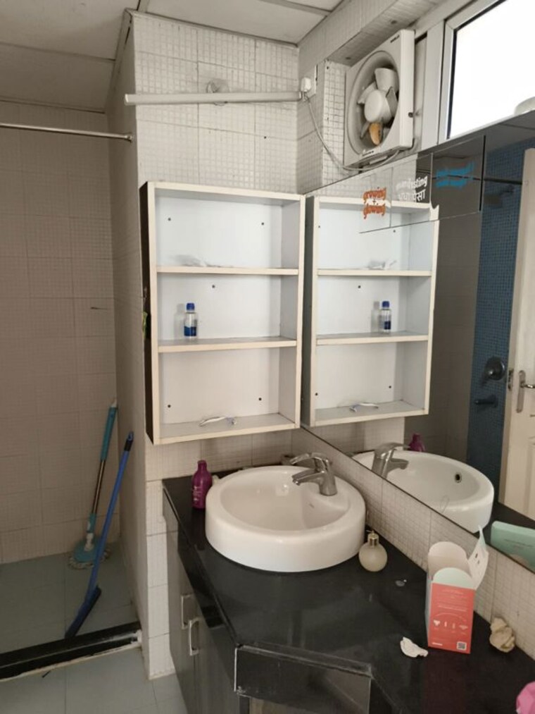 Bathroom, bestech-park-view-spa-next 3 Bedroom 1935 Sq.Ft. Apartment In Sector 67 Gurgaon 10501148