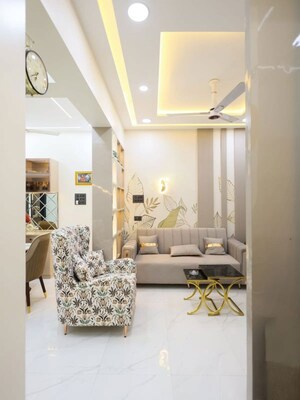 Furnished Amenities in 2 BHK Apartment at Experion Capital, Gomti Nagar – for Rent