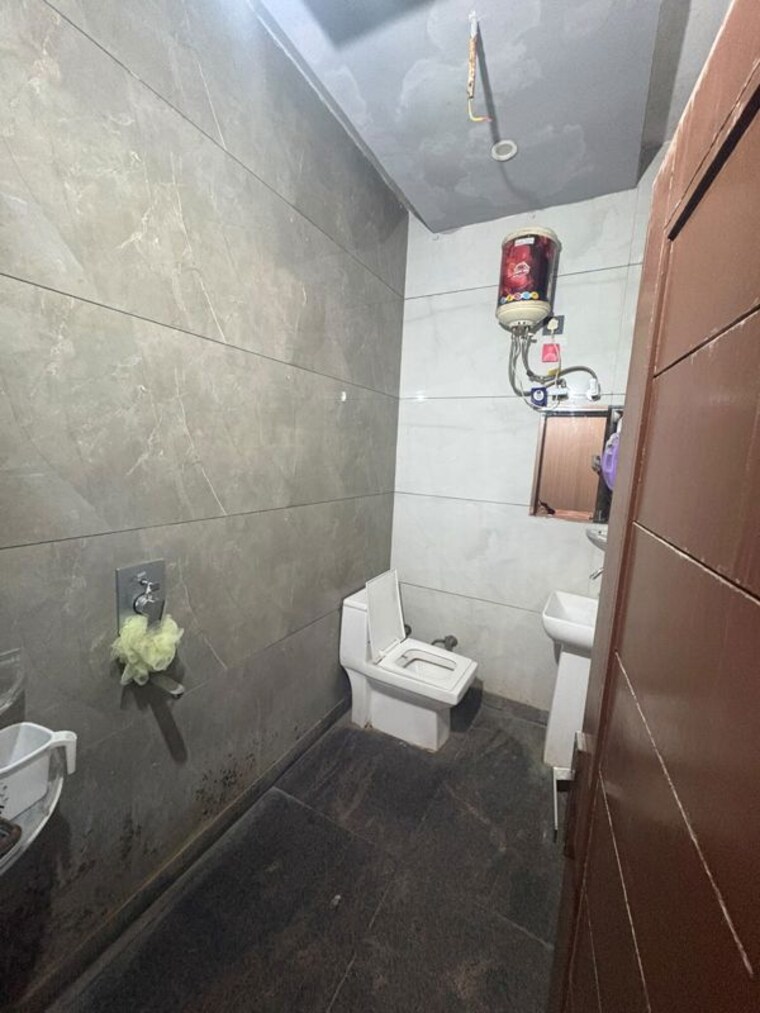Bathroom, preet colony 2 Bedroom 1300 Sq.Ft. Independent House In Preet Colony Zirakpur 10501166